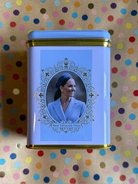 New English Teas Decorative Lavender Tin with Gold Trim